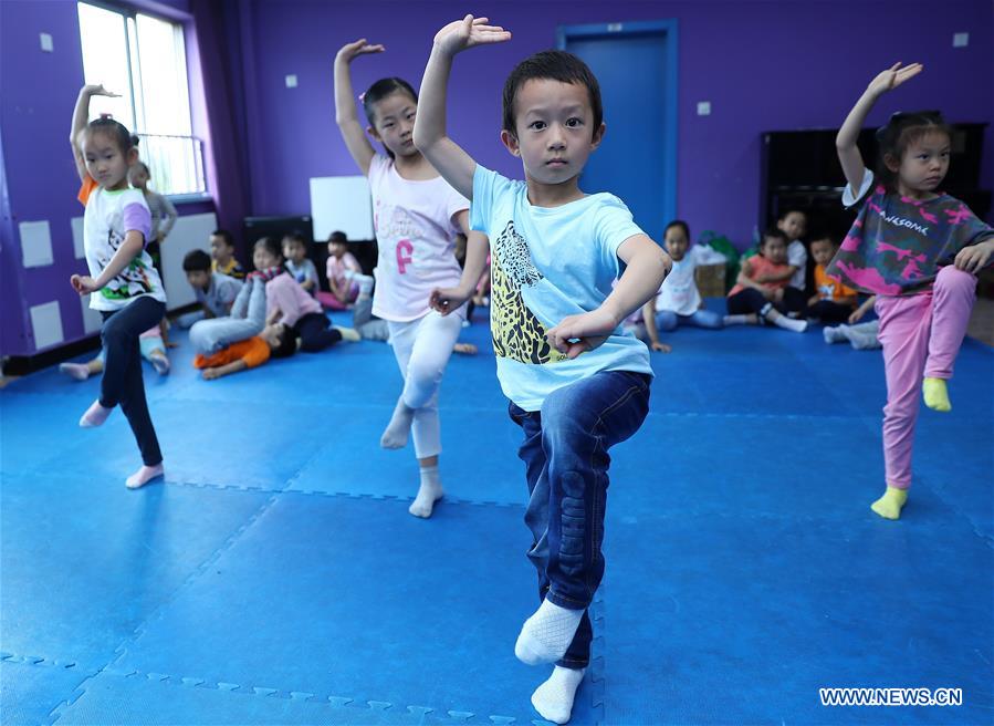 Classes Enlighten Students with Chinese Cultures in Beijing